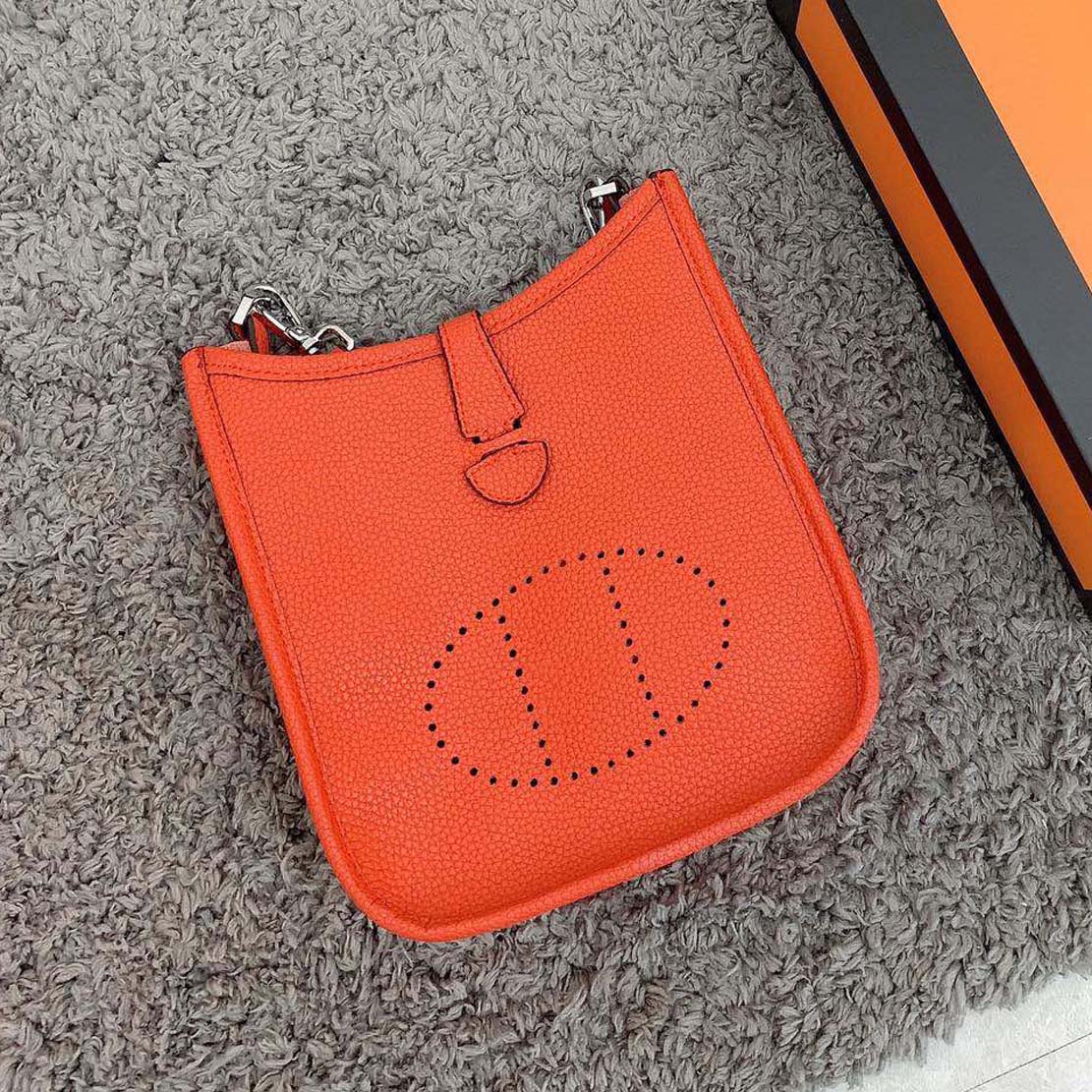 

2022 Crossbody Handbag Designer Handbags Camera Bag fationWomen Handbags Flap Wallet Stripes Shoulder Bags Tassel Pendant top Quality soft 662, Make up the difference