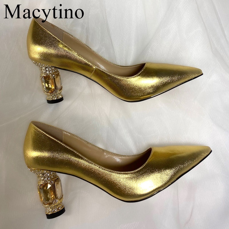 

Luxury Design Gold Crystal Block Heels Women Pumps Shoes Gold Patent Leather Sexy Wedding Party Official Shoes Woman Size 43 220402, Pic style