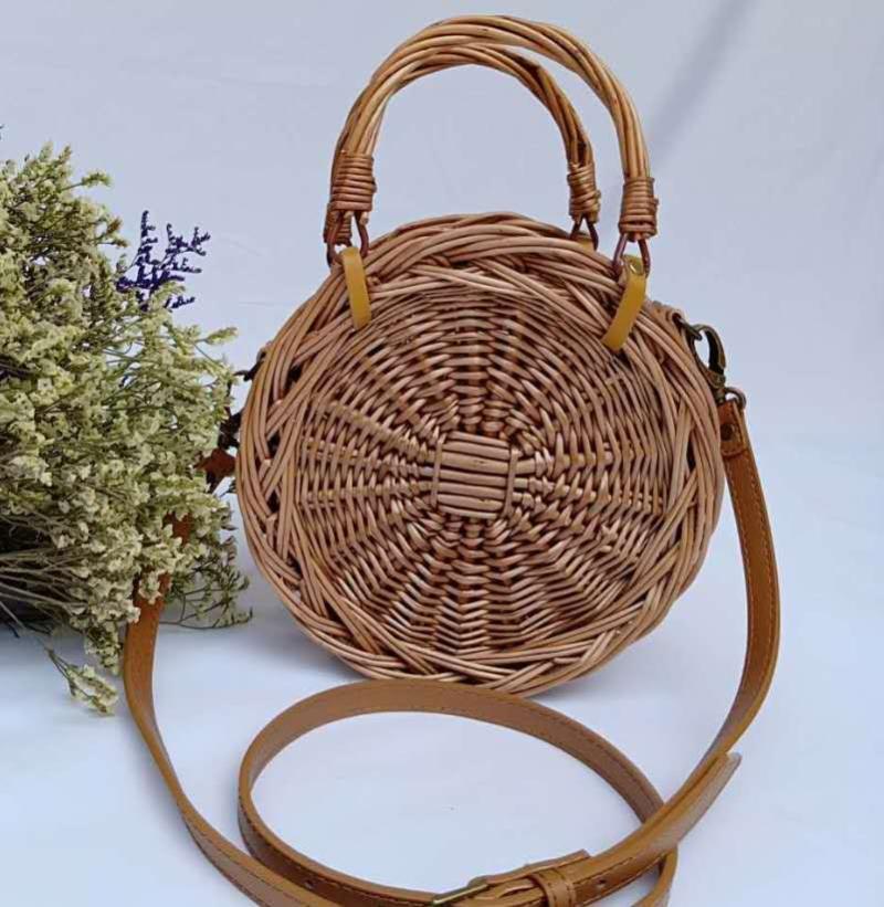 

Evening Bags Casual Round Rattan Women Handbags Handmade Wicker Woven Shoulder Crossbody Summer Beach Straw Bag Lady Bali Purse Sac 2022, Brown