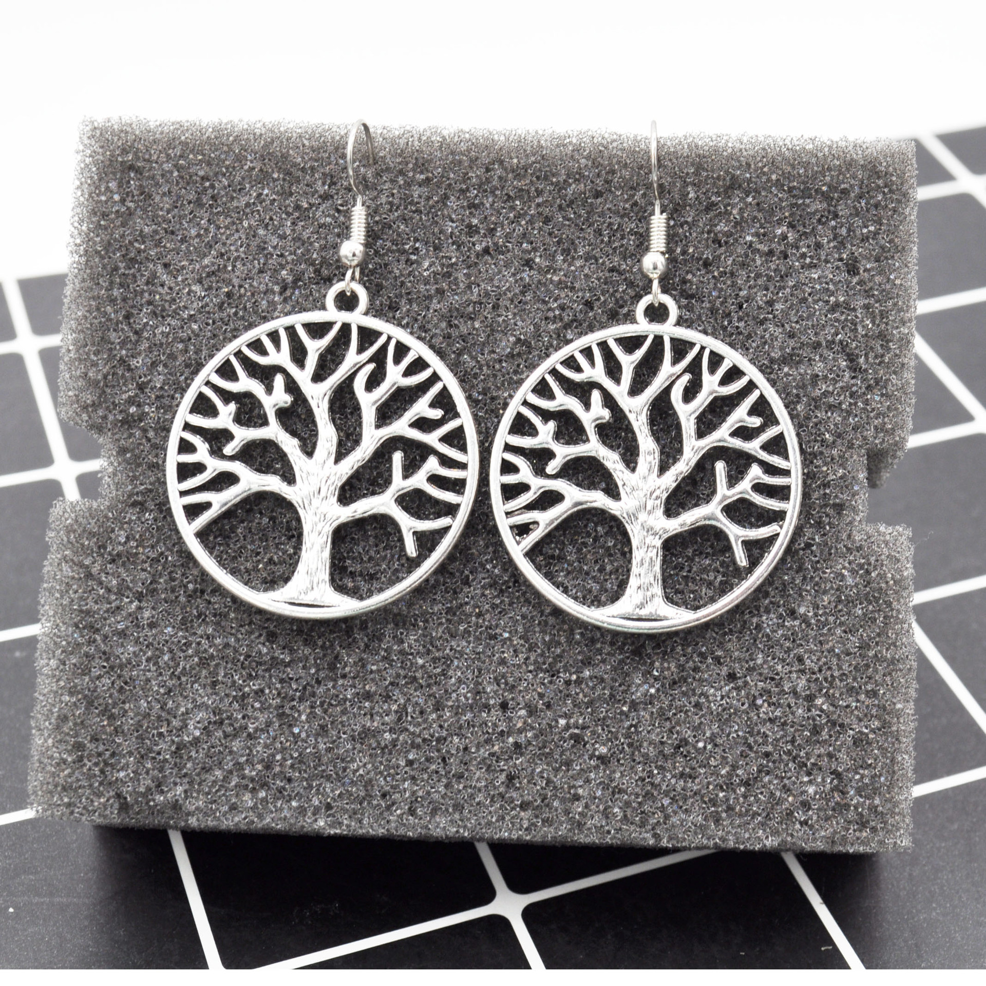 Retro tree of life dangle earrings Hollow out alloy wish tree Chandelier earring for women men jewelry-image-770595427