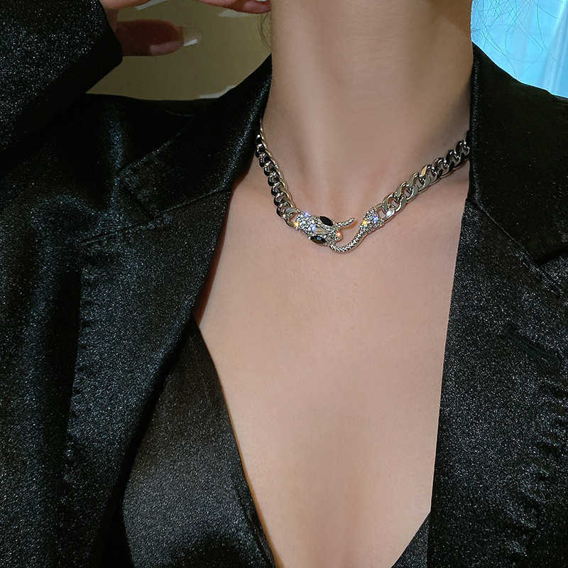 

Exaggerated heavy industry snake Necklace hip hop ins cool style clavicle chain new trendy disco neck chain