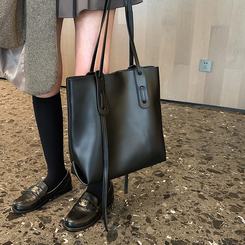 

Evening Bags Women's Fashion Square Bag 2022 Commuter Big Female Large Capacity Handbag Autumn Winter All-match Solid Color BagsEvening, Black