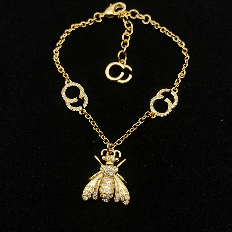 

Womens Bee Jewelry Set Designer Necklace Bracelet Earrings Designers Gold PendantLuxury Diamond Letter Party Necklaces Bracelets Stud Earring 2207061D