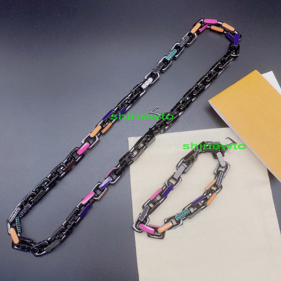 

Fashion Style Multicoloured Paradise Chain Necklace Bracelet Men Black-colour Hardware Engraved V Initials Flower Charm Enamel Crystal Jewelry Sets MP3361 MP3354, No original box
