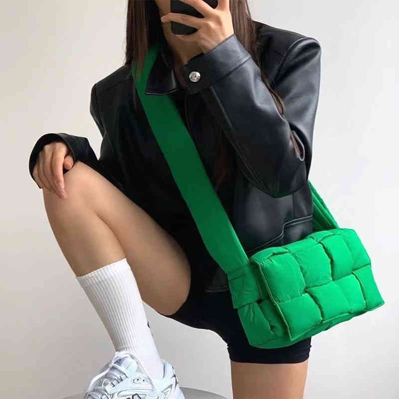 

Crossbody Bottegas Designer Handbags Venetas Net Red Same Sponge Woven Pillow Bag Women's Single Shoulder Messenger Down, Green order delivery package