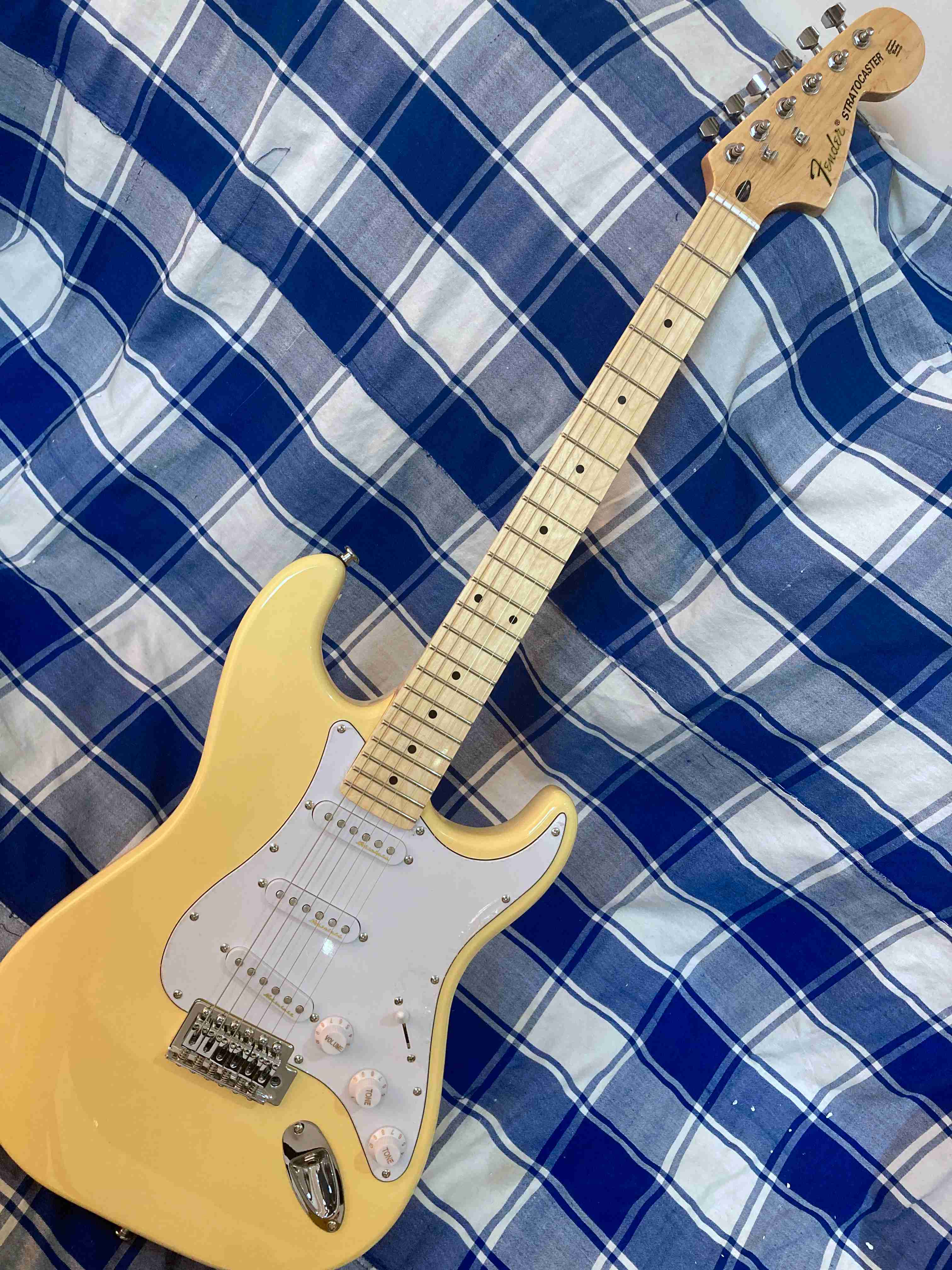 

Send in 3 days stratocaster custom body 6 string Electric Guitar in stock