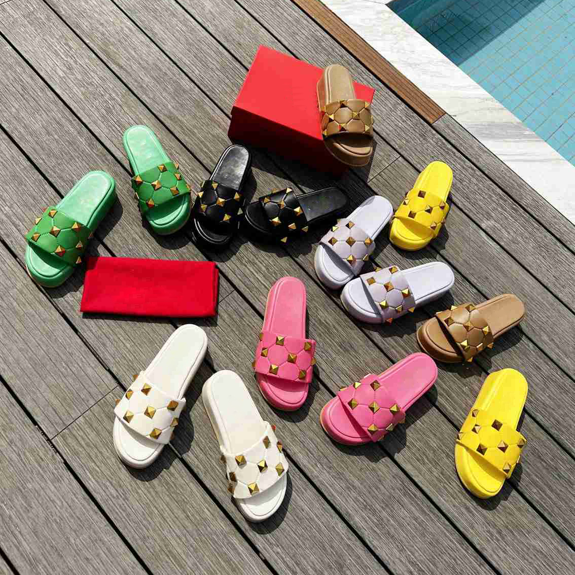 Designer romain stemps pantoufles femmes nappa rivet pantoufles d'été de la plage de plage fête mode chaussures plates taille 35-41
