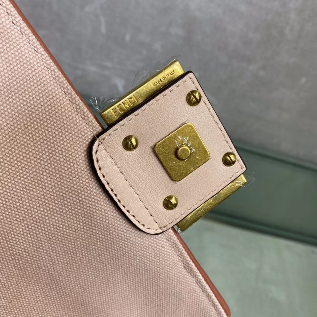 2021 New style Half wear leather Half wore gold chains Very delicate Internal zipper bag Internal compartment pocket Fashion and contracted AP1836 g