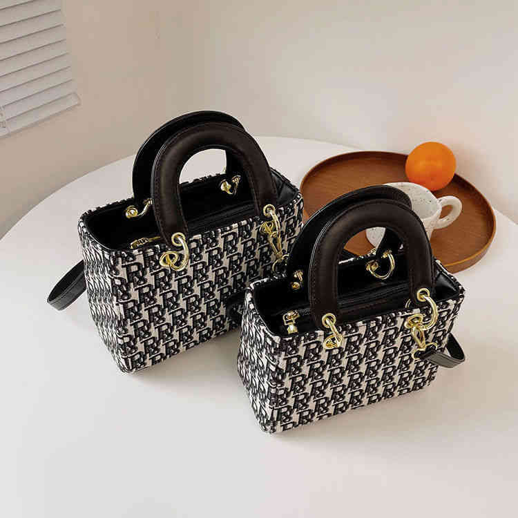 New autumn Princess Diana new high-grade messenger fashion one shoulder hand women's Square Bags Retro Women's Handbags