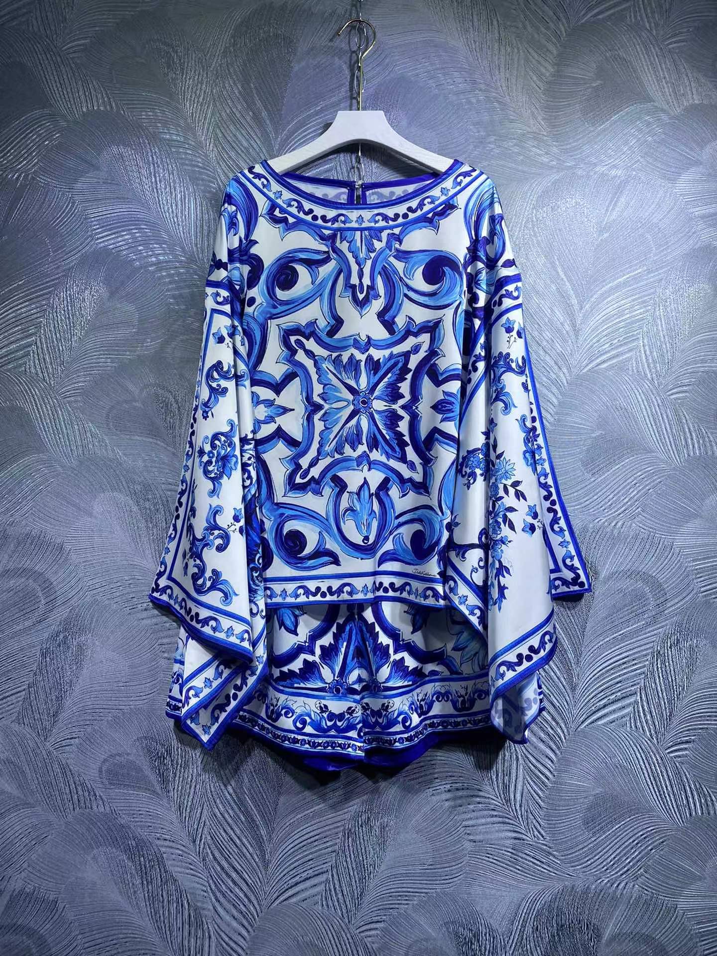 

Summer high-quality two piece dress silk blend printed bat-sleeves shirt and shorts, As picture