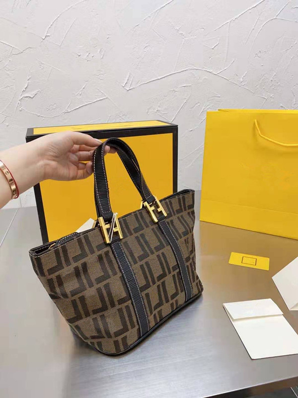 

Designer Shoulder Bags Luxurys Designers Tote bag Women Handbags Two Sizes Clutch Handbags Lady Outdoor Packs Fashion Pocket for Travelling Sloppy Feeling Purse, 24*18cm