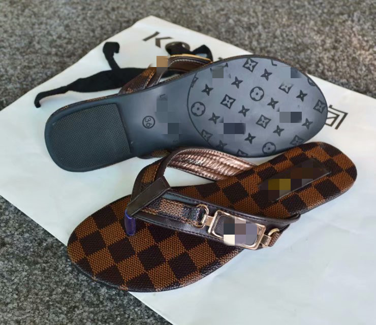 

Wholesale Summer Brand Designer women Flip flops Slipper Fashion Genuine Leather slides sandals Metal Chain Ladies Casual shoes