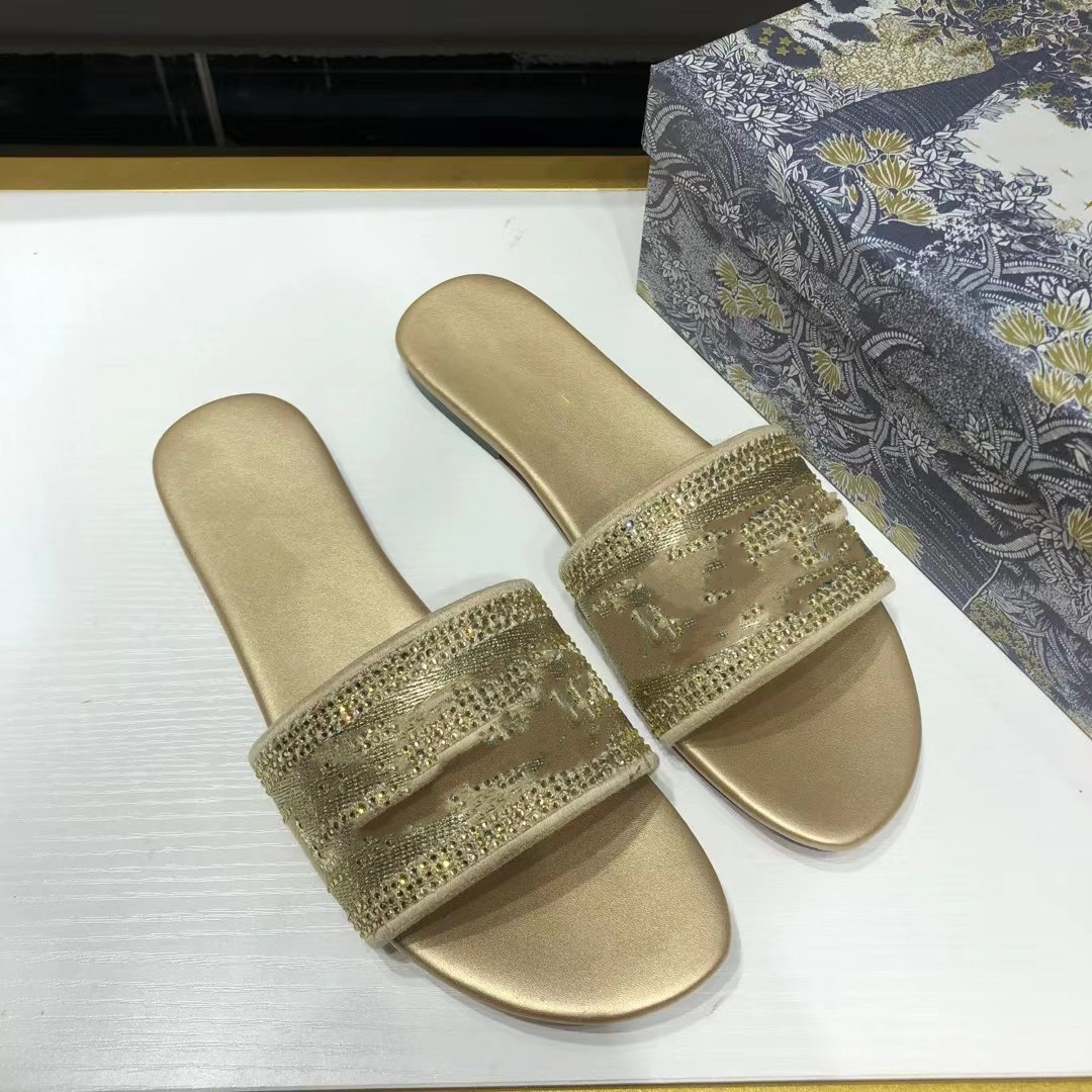 2022 Nouveau créateur hommes femmes sandale plate pantoufle sexy mode brillant scintillant scintiller des talons d'été des talons tongs des tongs