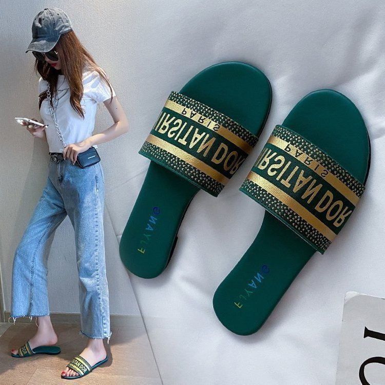 

2022 Spring and Summer Women Wear d Letter Embroidery Large One-line Flat Women's Beach Slippers, White