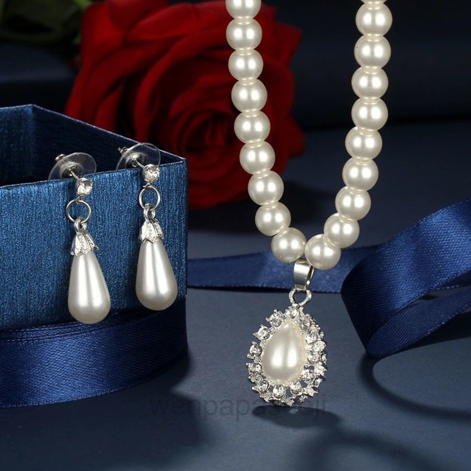 Designer Or Argent Coeur Amour Croix Collier Mens Womans Version de classique européen et américain Shambhala Bague en diamant Collier de perles
