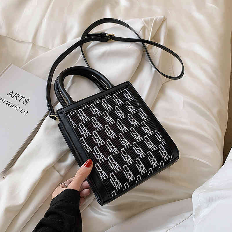 2022 New Designer Crossbody Bags Texture Handbag Simple Fashion Single Shoulder Messenger Female Bag Retro Letter Luxury HandBags