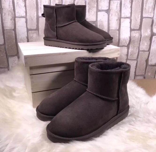 

2022 Classic Design U5854 women short snow boots keep warm boot Sheepskin Cowskin Genuine Leather Plush boots with dustbag card black grey, Reindeer/brown