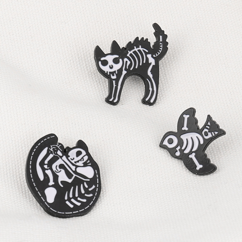 

Black White Cat Dog Rabbit Bird Skeleton Shape Brooches Unisex Alloy Animal Jeans Clothes Badges Cartoon Women Backpack Sweater Clothing Lapel Pin Accessories