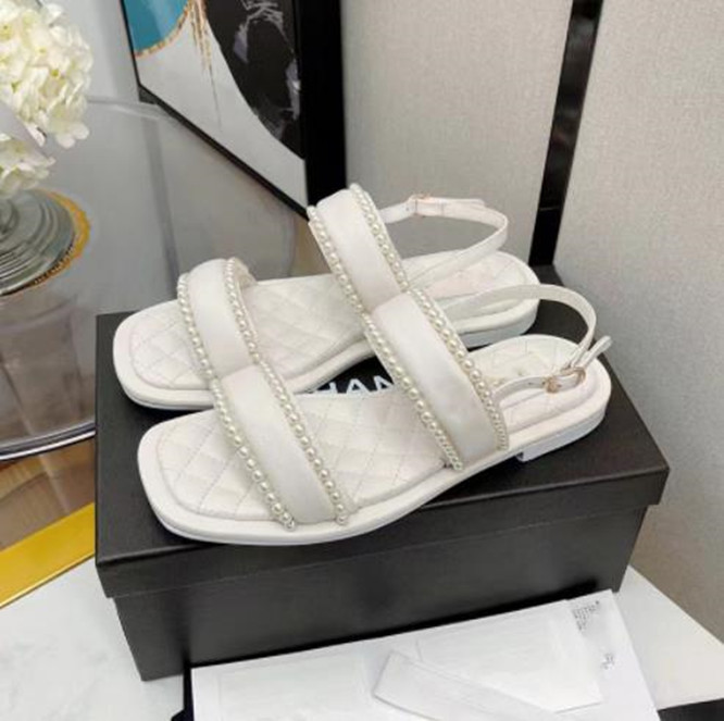 

Women's New Sandals Pearl Buckle Flat Sandals Slippers, White