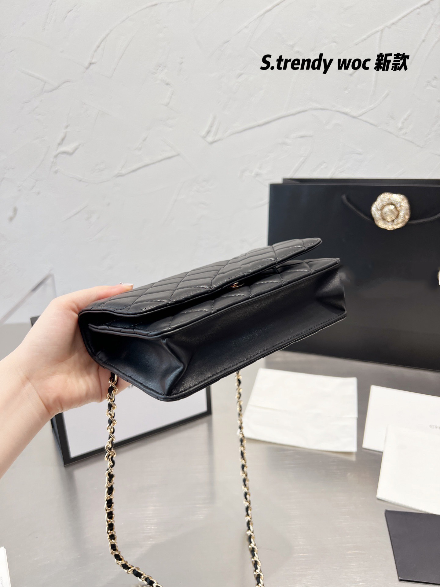 

Designers shoulder bag luxurious tote purse handbag message bags cluth top quality Brand classic Genuine leather Crossbody Trendy woc Gift Box Gold Chain Size 19CM, White