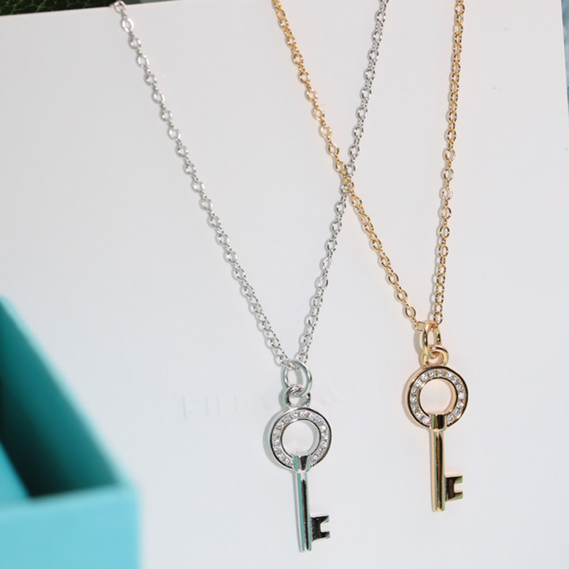 

Mens Key Necklaces Designer Jewelry Love Necklace 925 Sterling Silver Chain Pendant T Necklace For Women Wedding Top Quality 22031705R