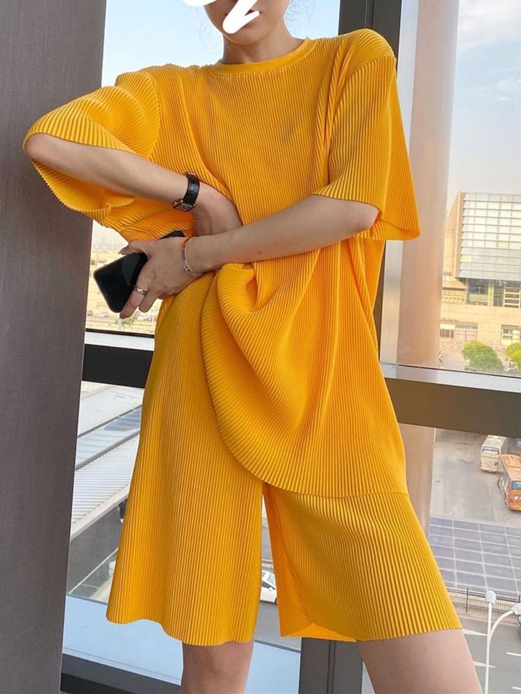 

Women' Tracksuits Summer Casual 2 Piece Set Women Short Sleeve O-neck T-shirt And Elastic Waist Knee Length Shorts Woman ShortsWomen, Beige