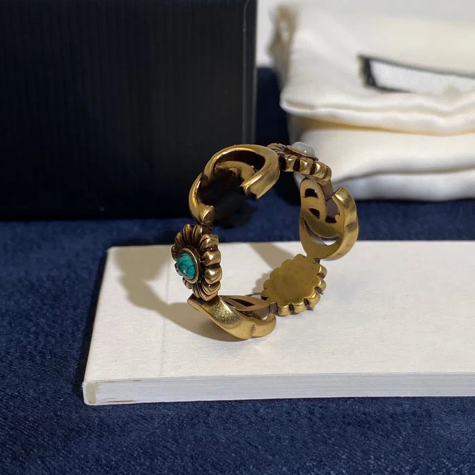 

Designers Women love ring Brass Daisy flowers ring engagement luxury wedding Elegant jewelry Gold High quality