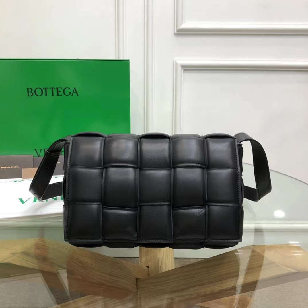 

Designer's luxurious pillow tofu woven bag shoulder messenger bag., Black