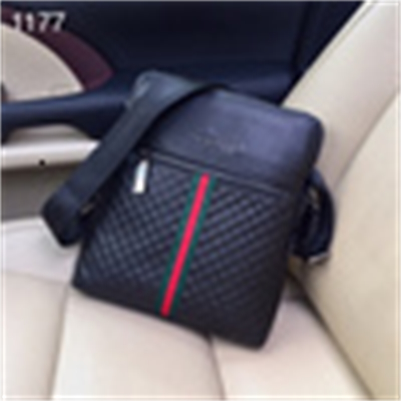 

Luxury Design Men Letter Embossing Handbag 702397 1177 Canvas Real Leather Horsebit Shoulder Bag Bamboo Messenger Bag Ophidia Vintage, Yellow