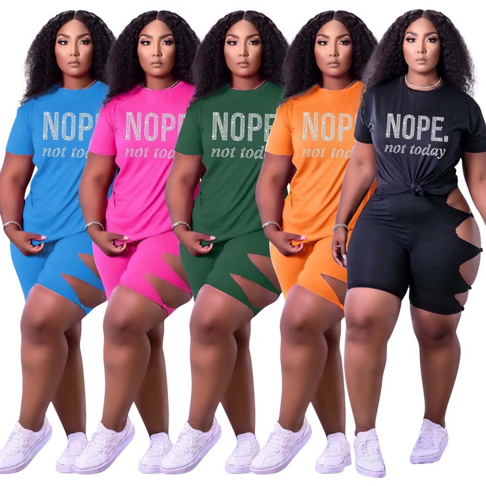 

Designer Women Tracksuits Short Sleeve 2 Piece Sets Diamond Letter T-shirts Hollow Out Shorts Summer Crew Neck Jogging Outfits, Rose