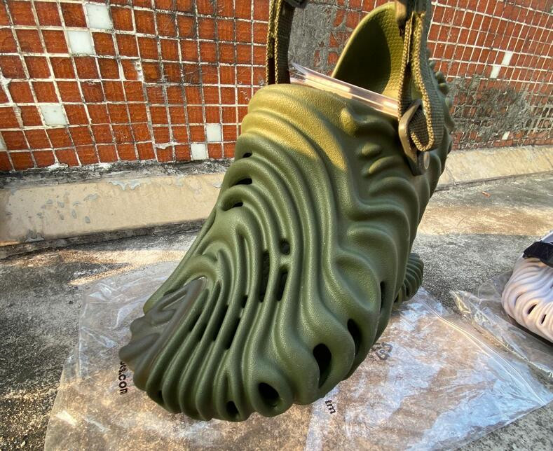 

2022 Men Women Sandals Slides Slippers bone Resin Desert Sand foam runner Ararat Rubber West Summer west Brown Flat slide slipper 35-45