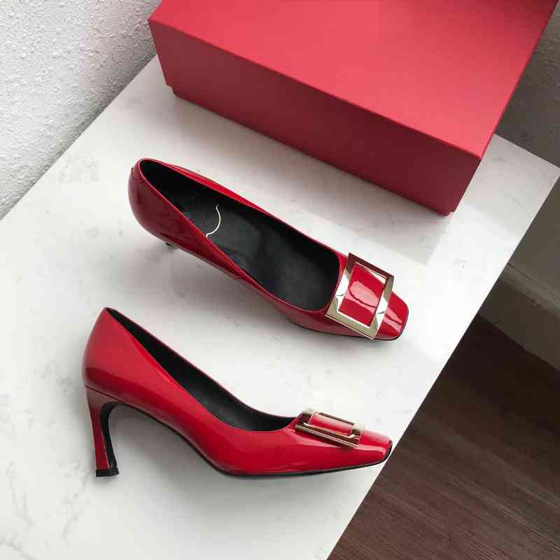 Dongguan Factory Good Version VR Square Boucle High Talons Banana Chaussures Femme Chaussures Cuir Pattent Spring pour enfants