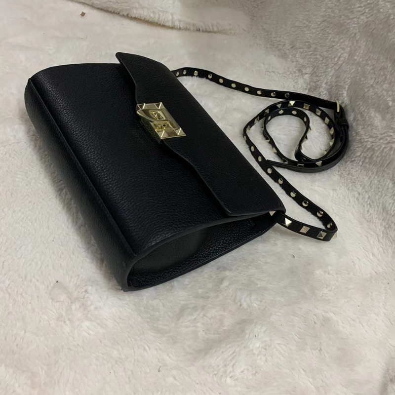 

Fashion Crossbody Bags Luxurys Designers Bags Clutch Shoulder Handbag With Letter Leather Rivet Granular Grain Top Qualit casual Styley Lock Pocket Nude Black, Balck +black rivet