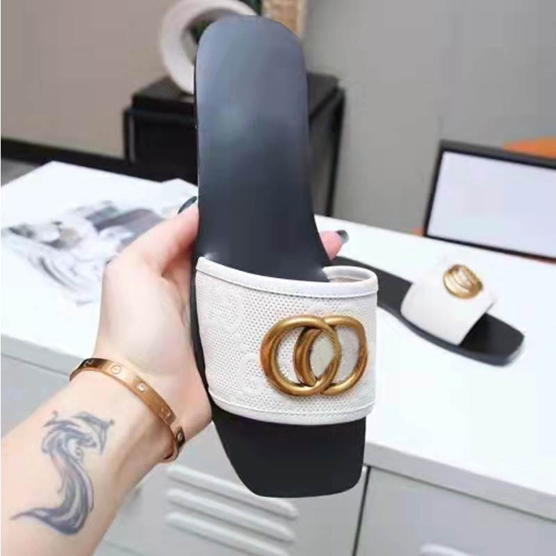 

Luxury Designer Ladies Flat Sandals Letter Metal Buckle Horsebit Slippers Honey Decoration Outdoor Beach Flip Flop Large Size 35-41-42-43, Style 3 red