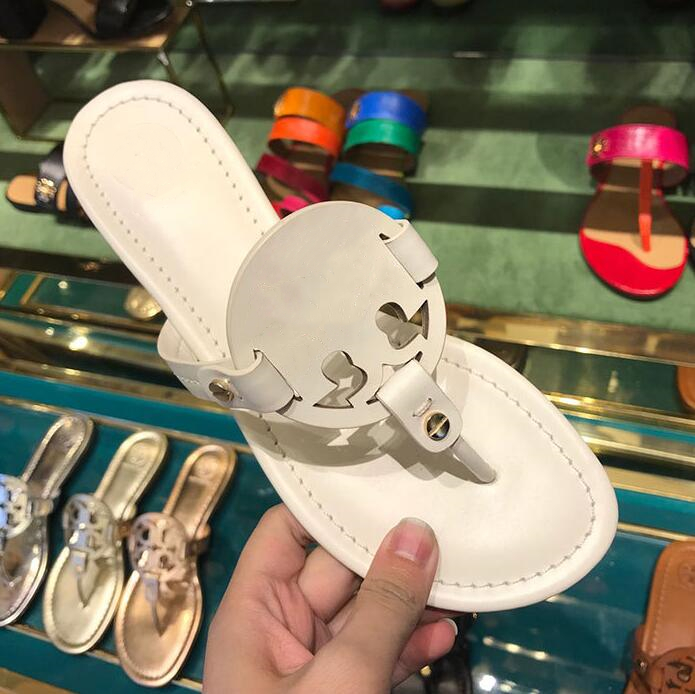 

2022 Designer Sandals For Women Ladies Hollowed out pattern Flats Low Heels Slippers Fashion Luxe Tories Slides Rubber Summer Flip Flops Outdoor Beach Shoe, 16