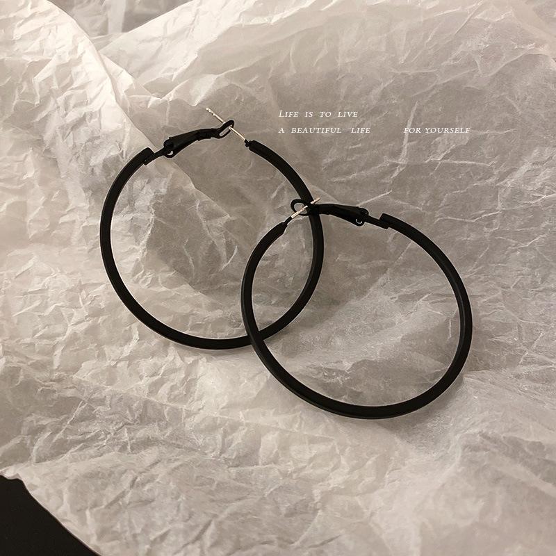 

Hoop & Huggie Silver Needle European And American Geometric Black Earrings Women Simple Cold Wind Plain High Sense Minority EarriHoop