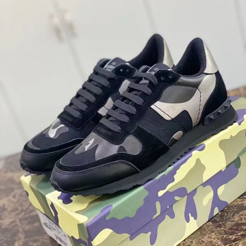 2022 Brand Designers Camouflage Sneakers Men Femmes Femmes Rivet Chaussures Écadrées Flats Casual Shoe Camo Suede En cuir Trainers Rockrunner Cha