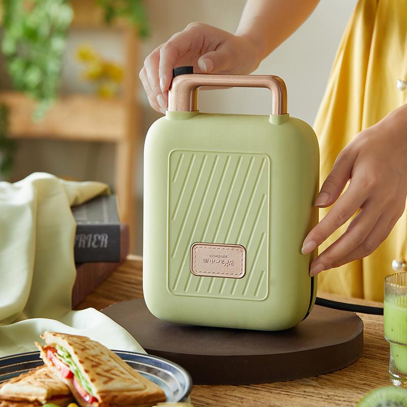 

Bread Makers Bear Family Small Breakfast Machine Multi-function Sandwich Light Food Toast Press