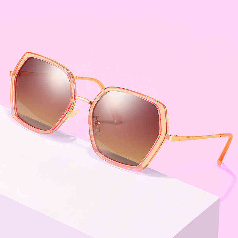 

Womens Designer Fasion Sunglasses Driving Design Woman Fashion Sun Glasses Mens Des Lunettes De Soleil with Uv Protection Lenses