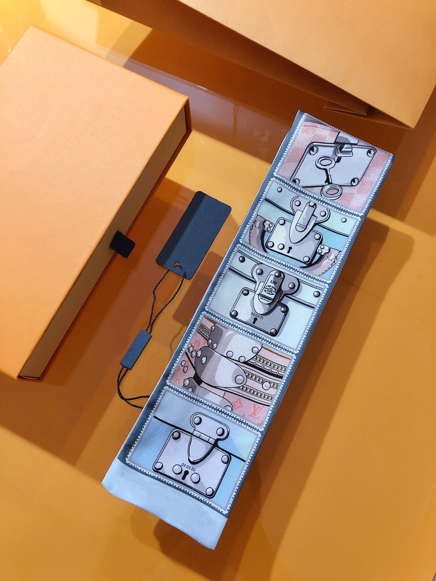 

Designer Scarves Ladies Classic Printed Silk scarf High Quality Women Handbag Scarf Luxury Brand Party Wedding Fashion Accessories Size 8 X 120 cm