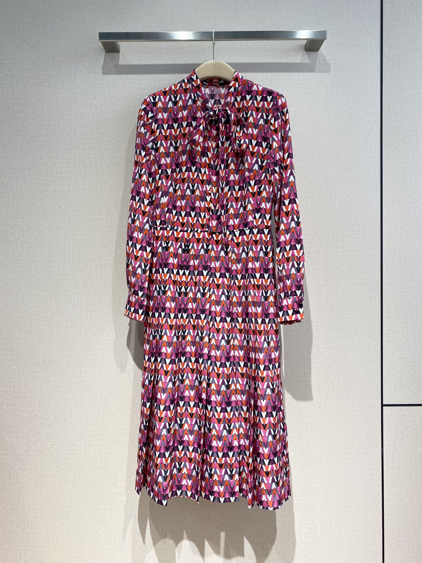 

European luxury Casual Dresses designer designs large area printing rose wave V shirt, Multi