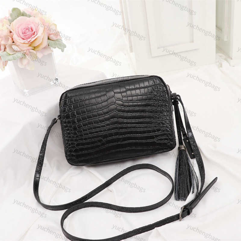 

Handbags 2022Luxury Designer Women's LOU CAMERA Bag High quality QUILTED LEATHER Tassel Crossbody bag1, Red