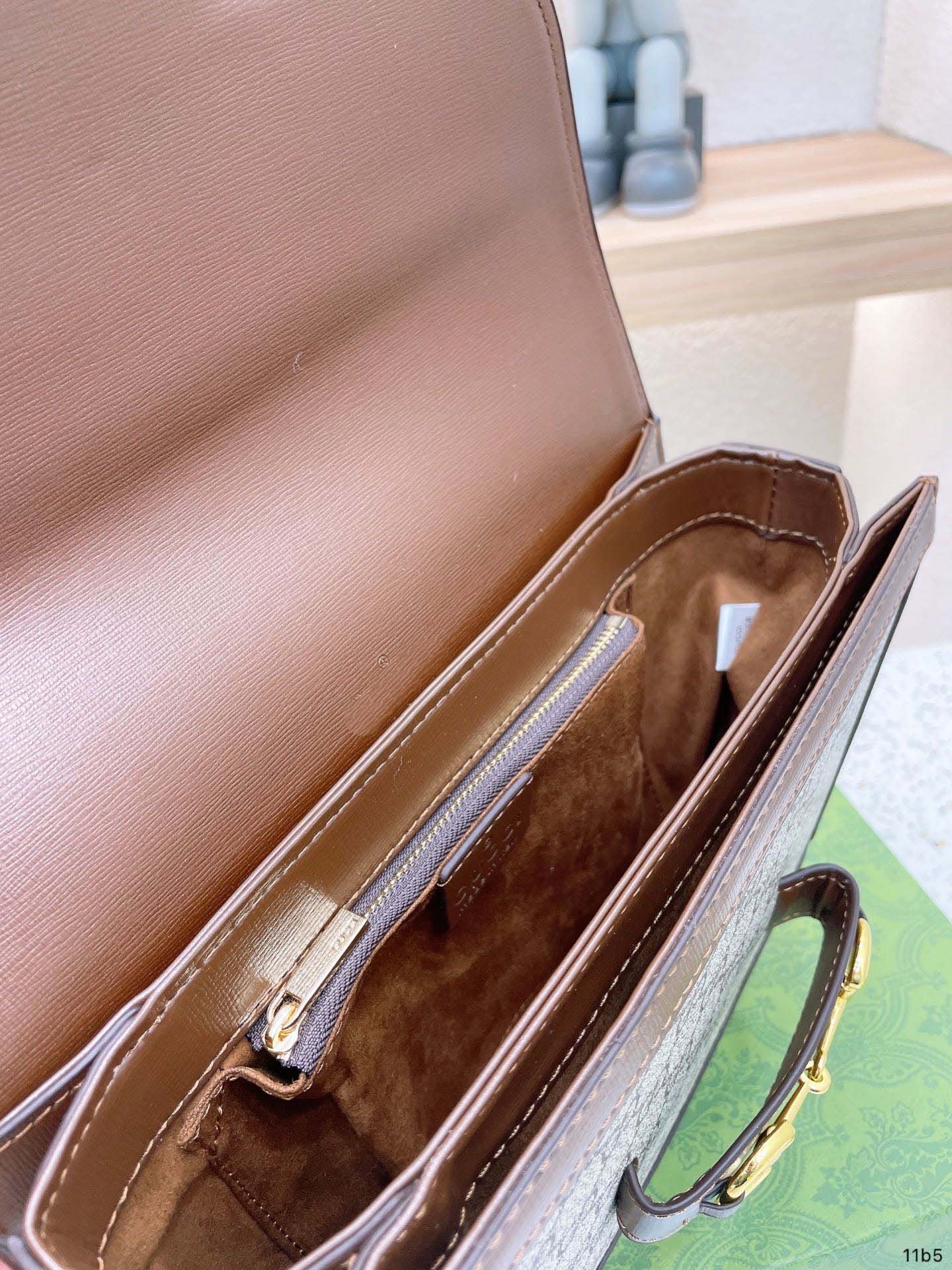 

High Quality Ladies Classic Pattern Saddle Shoulder Bag Handheld Fashion Lightweight Versatile Fashion Design, Sky blue