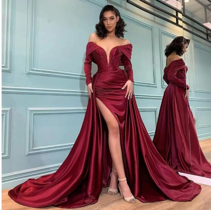 2022 Sexy Bourgogne Sirène Robes De Soirée Arabe Aso Ebi Overskirts Plis Hors Épaule Satin Manches Longues Côté Haut Fente Robes De Bal Robes De