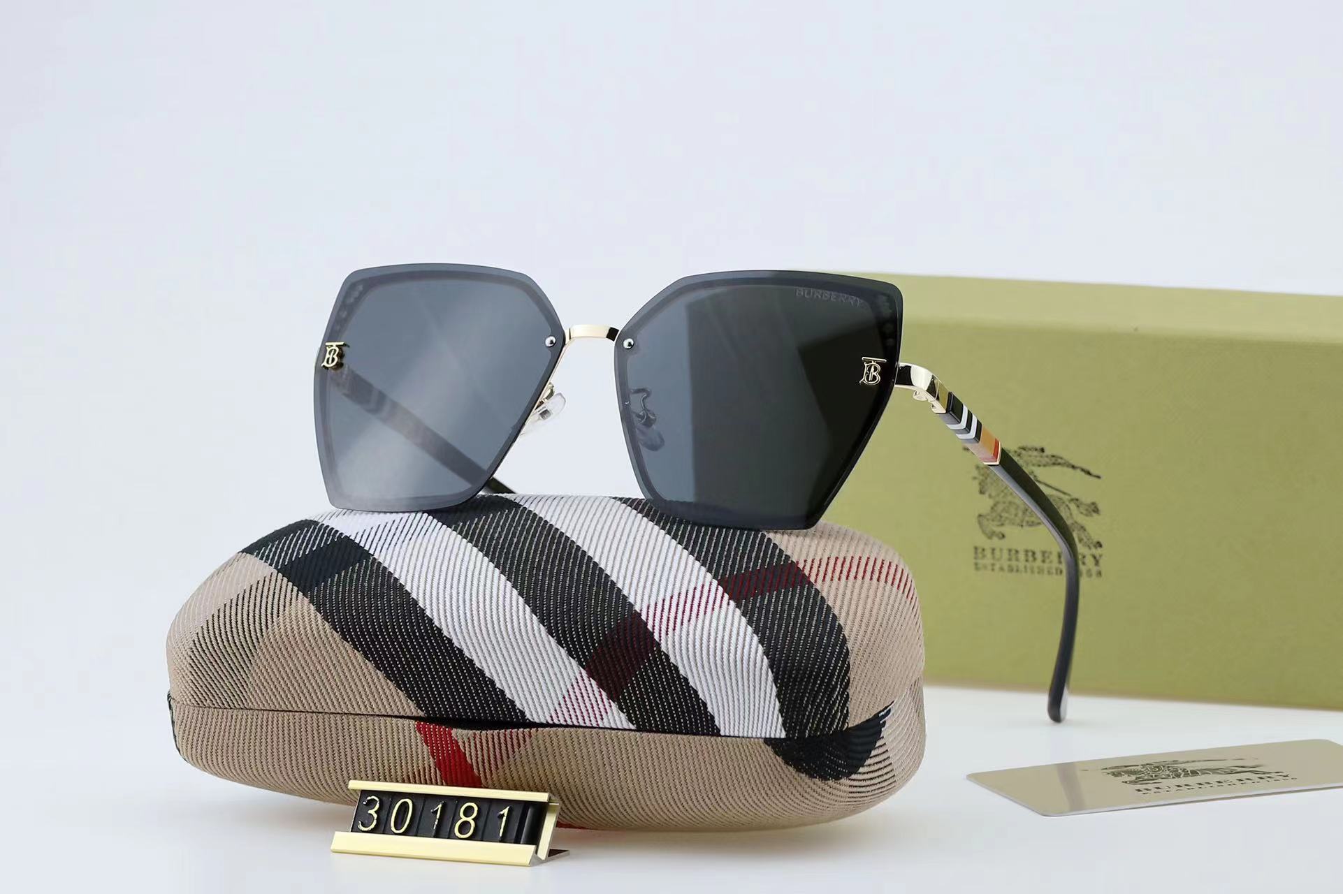 Lunettes de soleil Burberry Trendy Square UV Protection des couleurs de mode personnalisées Lunettes de soleil