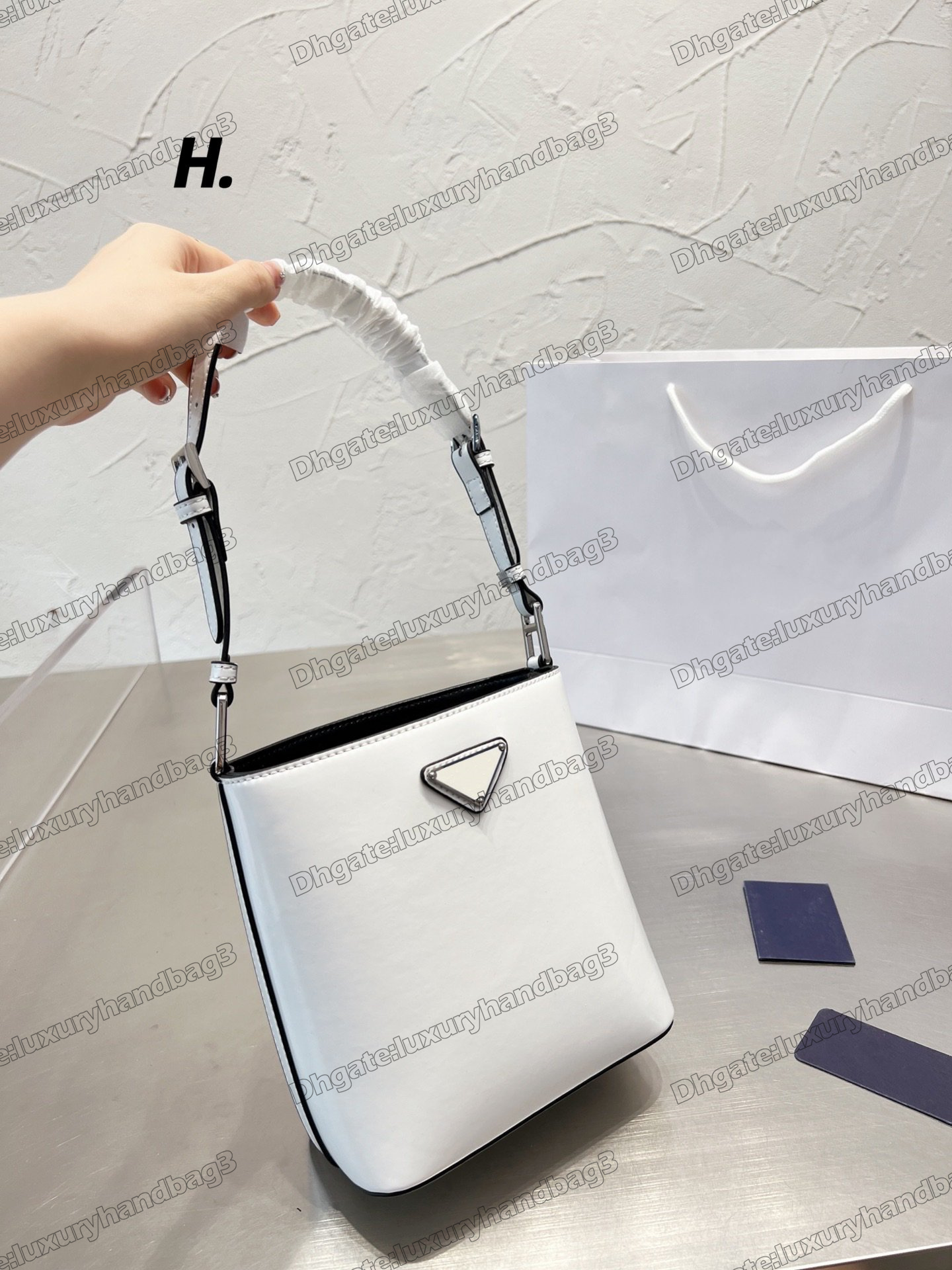 

Women Luxury Tote Triangle-logo Spazzolato Leather Designer Bucket Bag Removable Stiff With Magnetic Opening Handle Brand Logo Tag Pocket