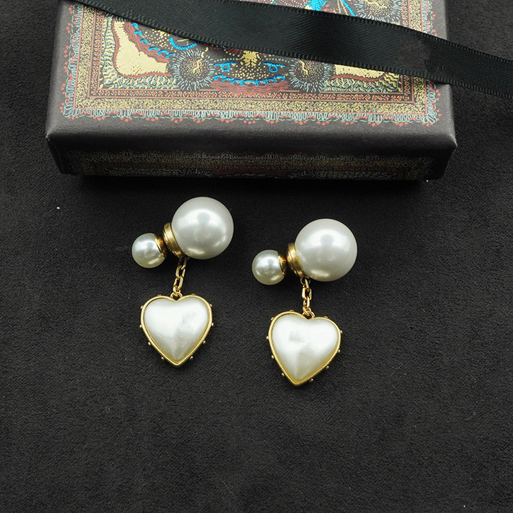 

Vintage Stud 14K Gold White Heart Pendant Stud Earrings Suitable for D Letter Jewelry for Ladies Wedding