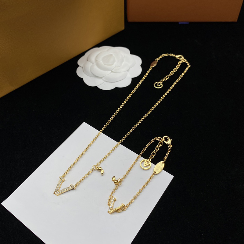 

Fashion Jewelry Designer Necklace Bracelet For Mens Women Pendant Necklace Bracelet Letter V Gold Chain Party Lovers Gift With BOX