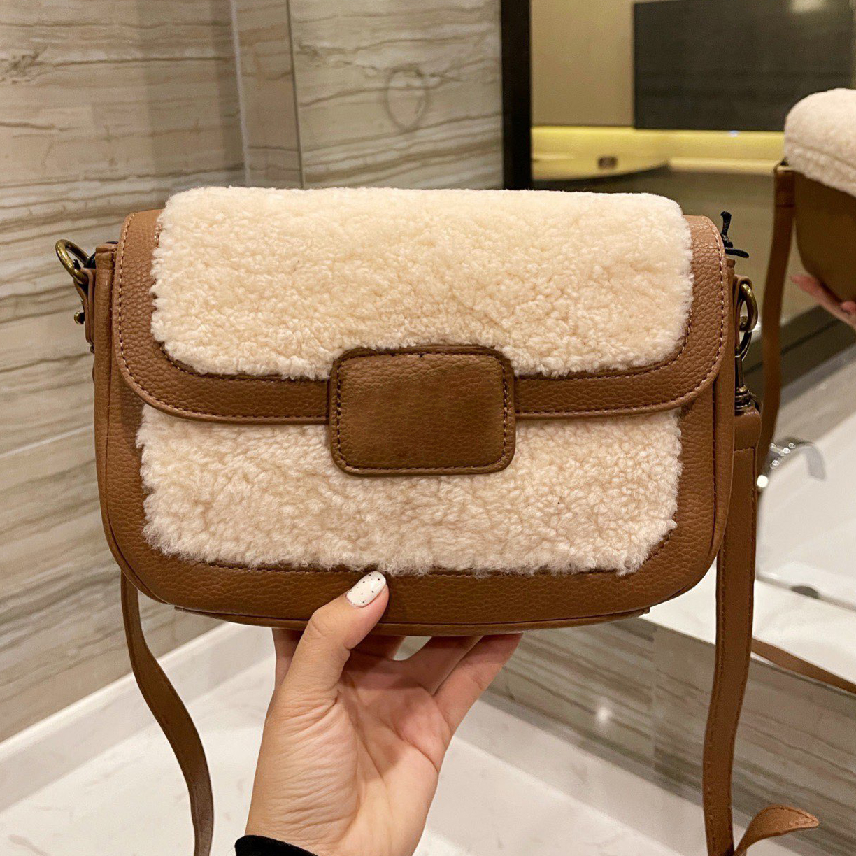 Luxury Handbag Designers Bags Saddle Shoulder Crossbody Messenger Plush Lambswool Letters Plain Interior Slot Pocket Hasp Square Leather Women 2022