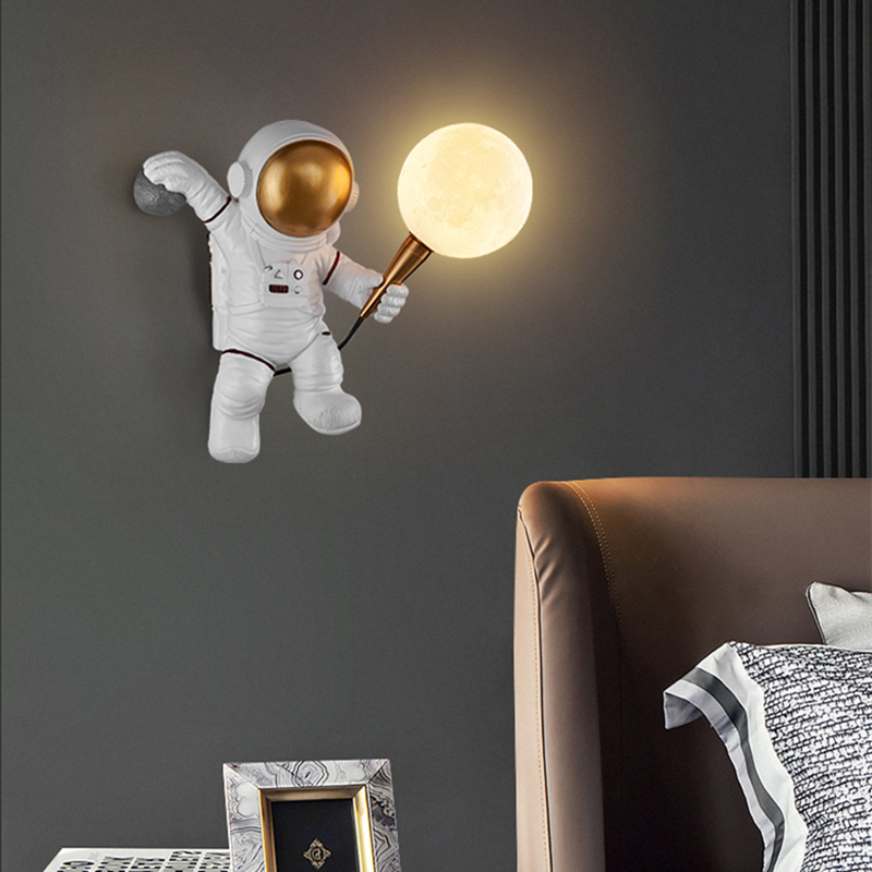 

Nordic LED personality astronaut moon children's room wall lamp kitchen dining room bedroom study balcony aisle lamp decoration 220507